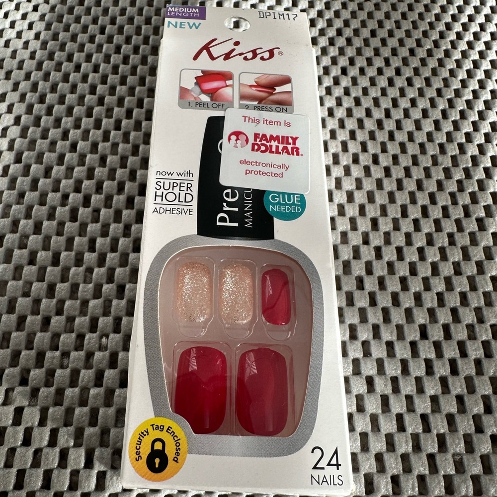 Kiss Press-On Manicure